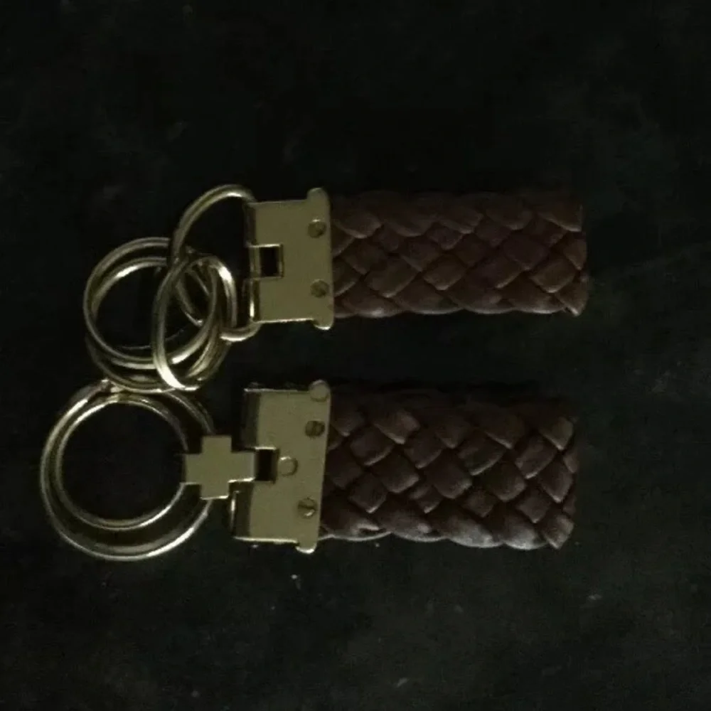- NWT. 1 Key Holder Leather Handmade by Alla Leather Art